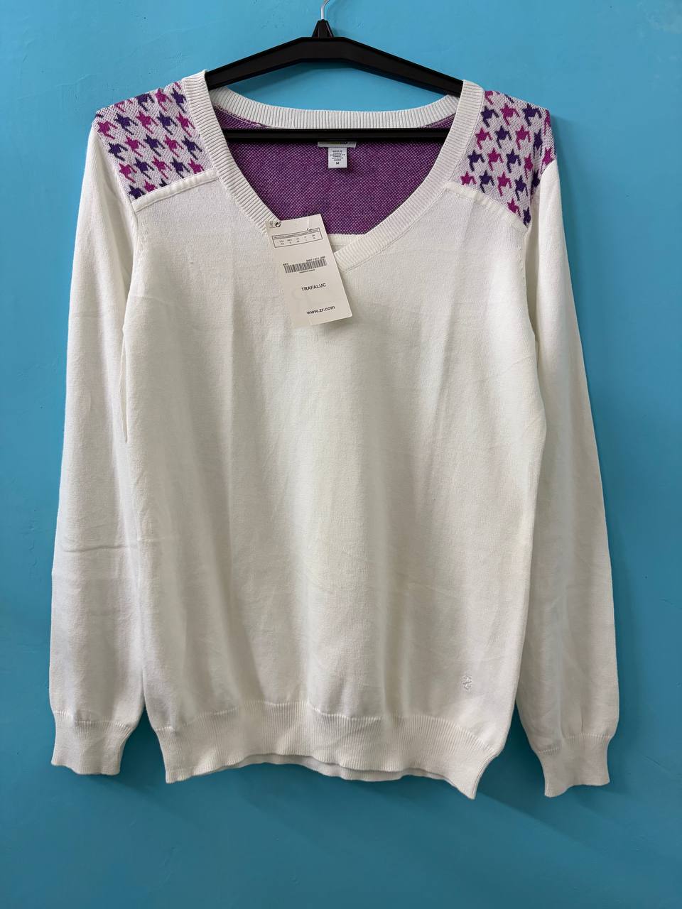 White V-Neck Knit Sweater with Purple Accent (M)